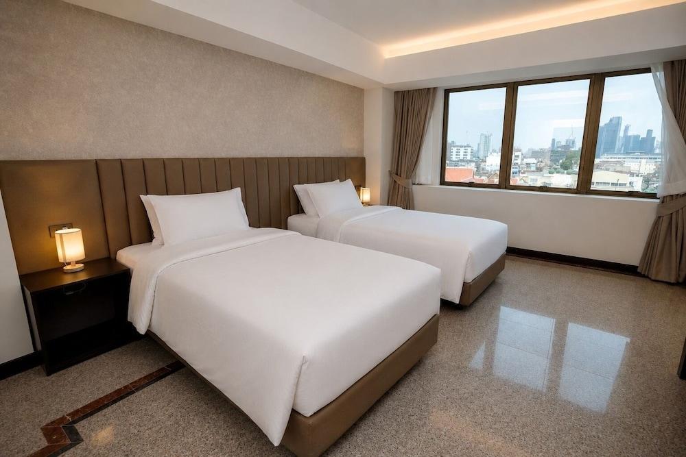 The Wang Yaowarat Hotel Room Type - Deluxe Double or Twin Room, Non Smoking, City View The Wang Yaowarat Hotel Room Type - Deluxe Double or Twin Room, Non Smoking, City View