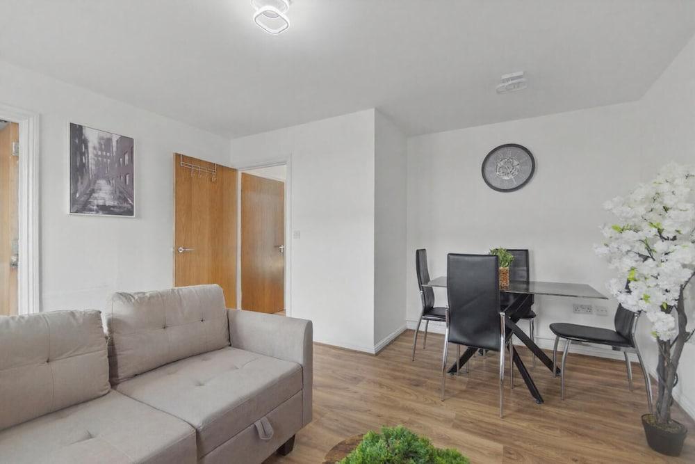 Two Bed Serviced Apartment - Tap to explore photos