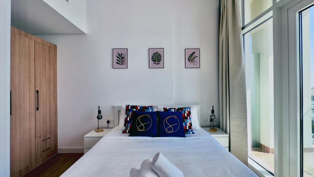 Stylish 1BR Oasis 2, Masdar City - Tap to explore photos