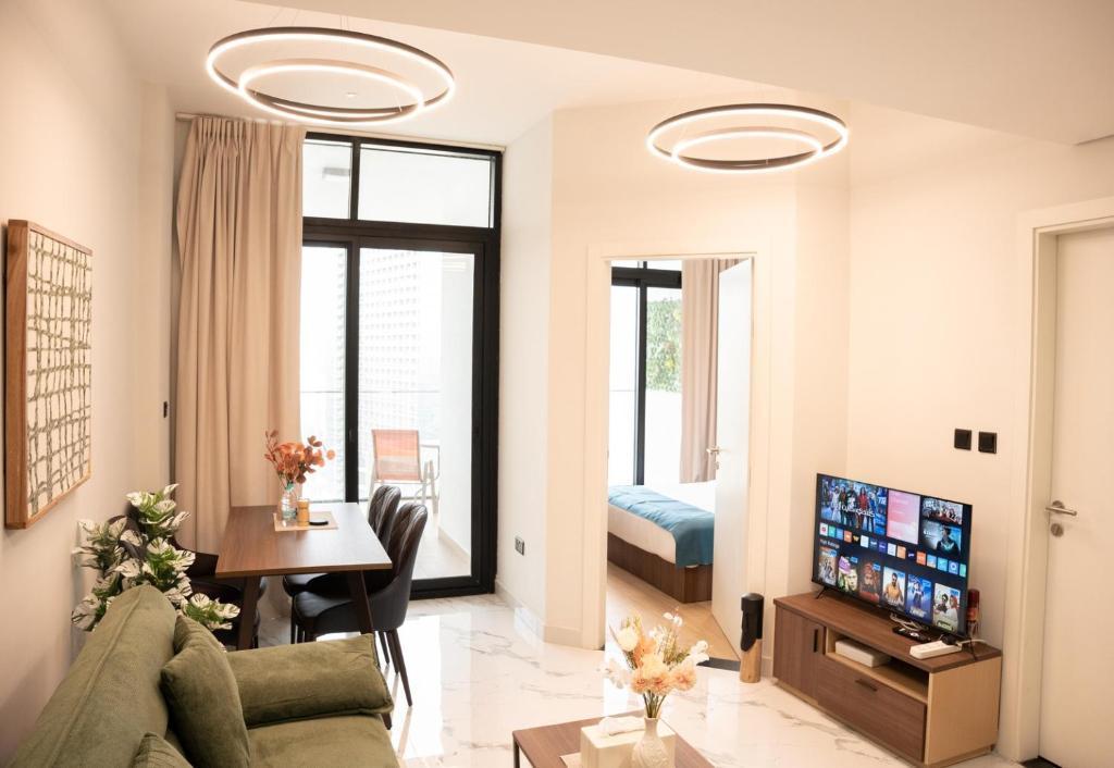 Modern Junior 1BR in Al Maryah Vista - Tap to explore photos