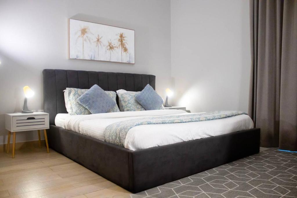Elegant 1bd high floor stunning view Fourmla 1 - Tap to explore photos