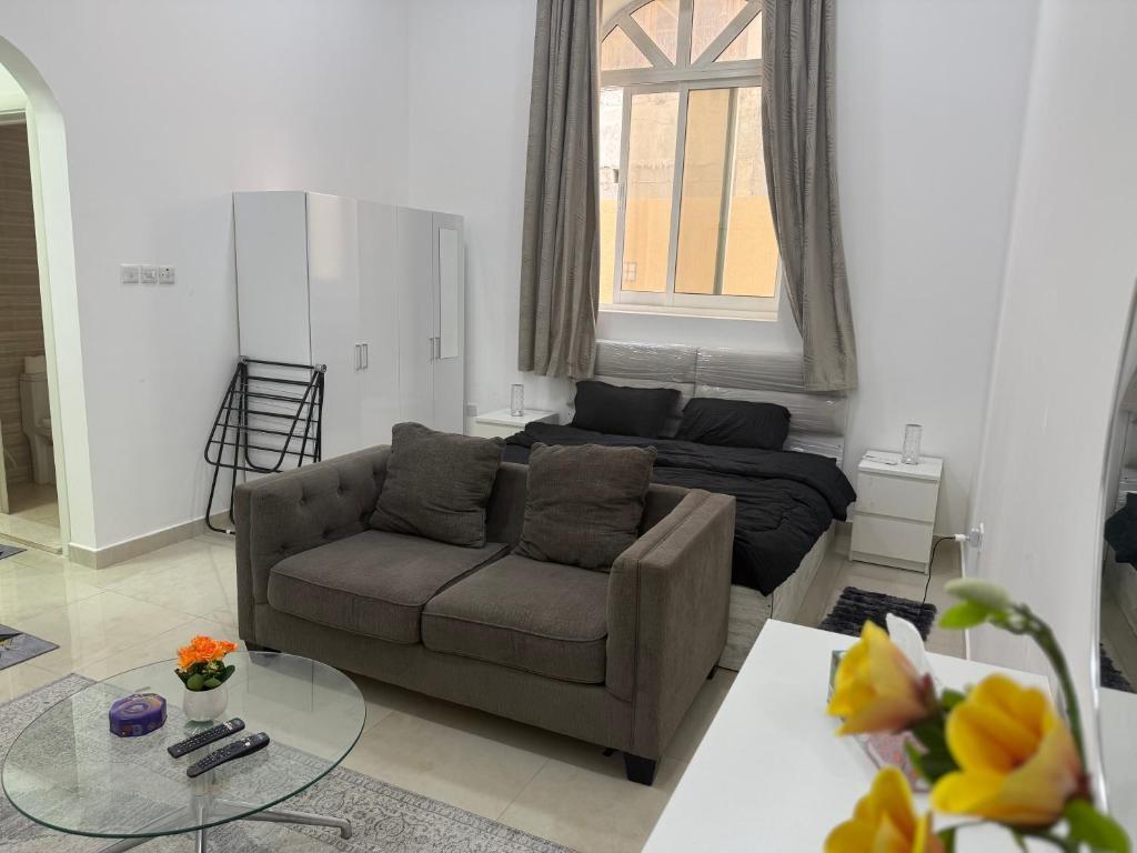 Spacious studio 30 min from yas island and airport - Tap to explore photos