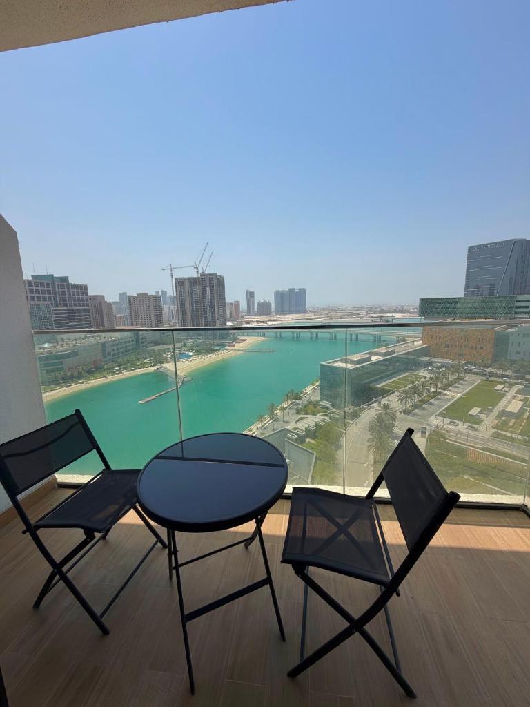 Luxury Waterfront Studio Al Maryah Vista - Tap to explore photos