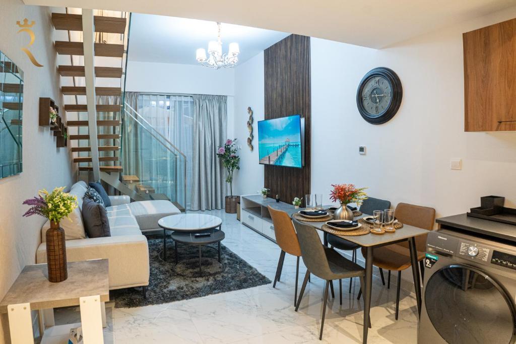 2BR Luxe Oasis - Masdar City Escape - Tap to explore photos