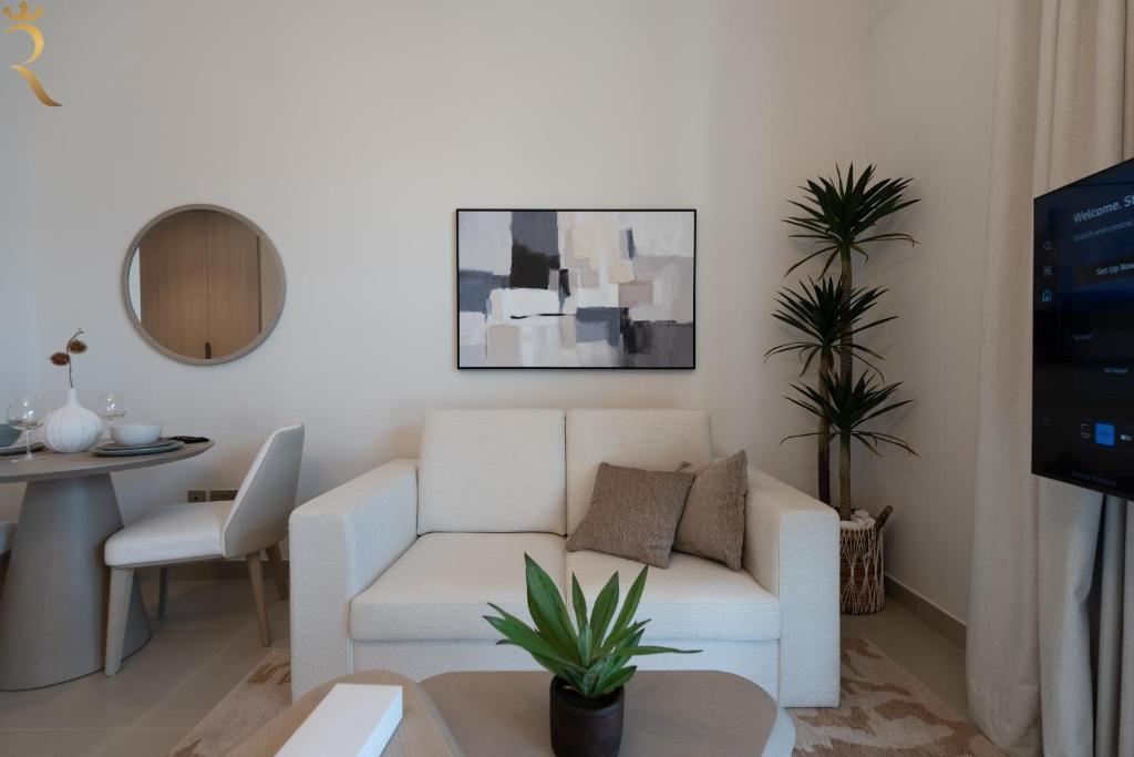 Modern Studio - Yas Golf Escape