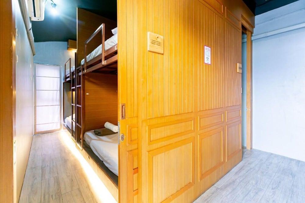 Loftel 22 Hostel Room Type - Economy Quadruple Room, Shared Bathroom