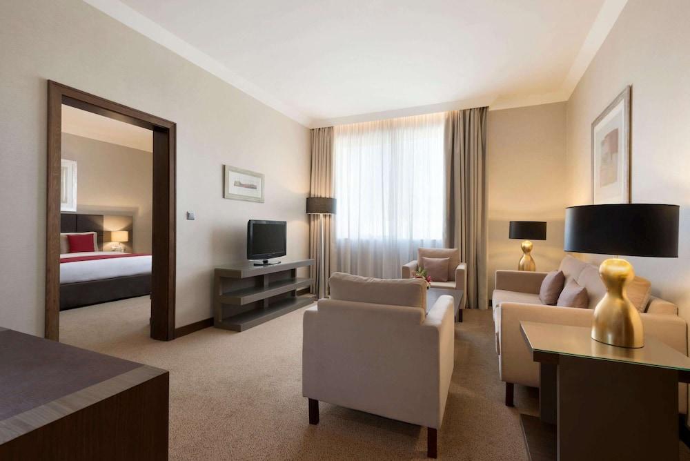 Ramada Abu Dhabi Downtown Room Type - Premium Suite, 1 King Bed