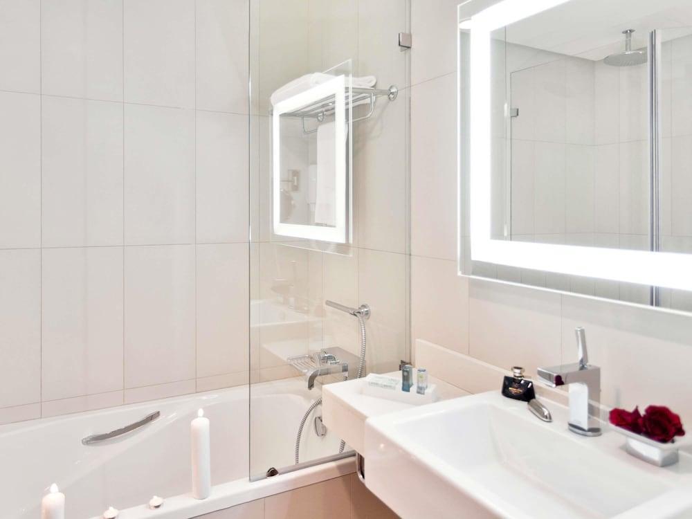 Novotel Abu Dhabi gate Room Type - Superior Room with 1 Double Bed