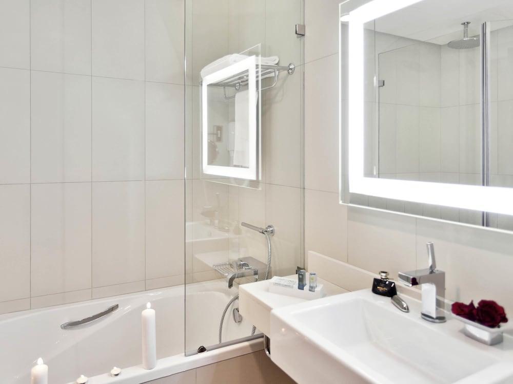 Novotel Abu Dhabi gate Room Type - Superior Room with 1 Double Bed Novotel Abu Dhabi gate Room Type - Superior Room with 1 Double Bed