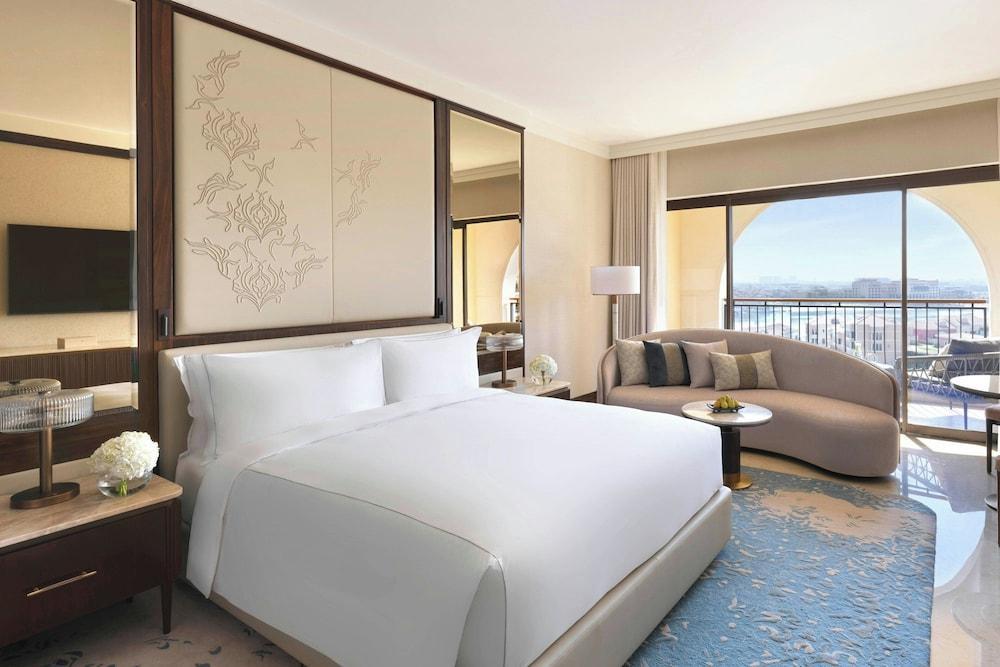 The Ritz-Carlton Abu Dhabi, Grand Canal Room Type - Deluxe Room