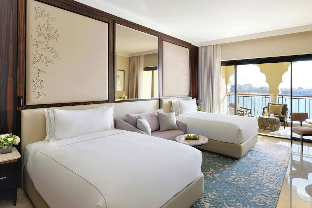 The Ritz-Carlton Abu Dhabi, Grand Canal Room Type - Club Twin, The Ritz-Carlton Club Lounge Access The Ritz-Carlton Abu Dhabi, Grand Canal Room Type - Club Twin, The Ritz-Carlton Club Lounge Access