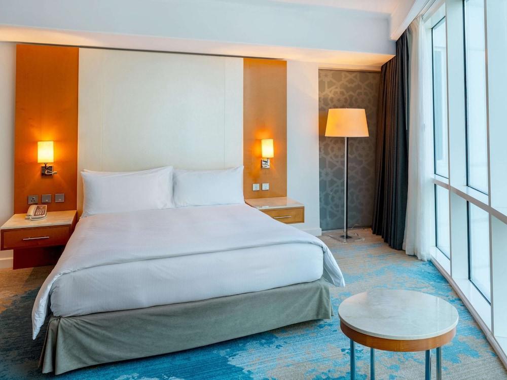 Hilton Doha Room Type - Family Room, Sea View (1 King bed / 2 Twin beds)