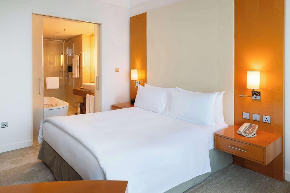 Hilton Doha Room Type - Room, 1 King Bed, Sea View
