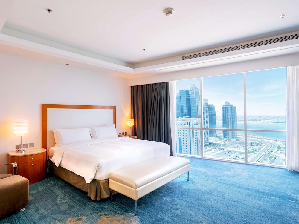 Hilton Doha Room Type - Premier Room, 1 King Bed, Sea View