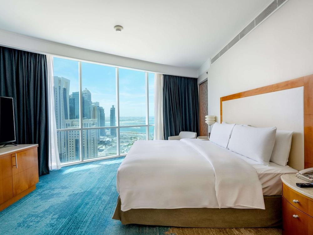 Hilton Doha Room Type - Premier Suite, 1 King Bed, Sea View