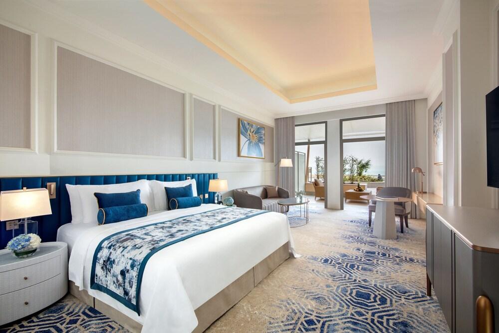 The St. Regis Doha Room Type - Grand Deluxe Room, 1 King Bed, Sea View