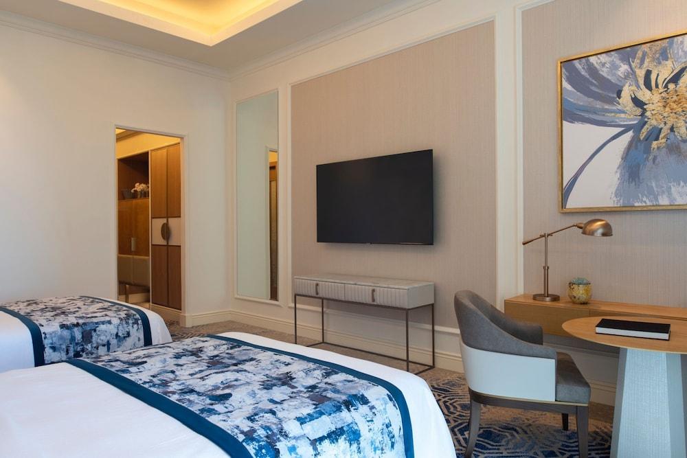The St. Regis Doha Room Type - Superior room, 2 Twin Beds