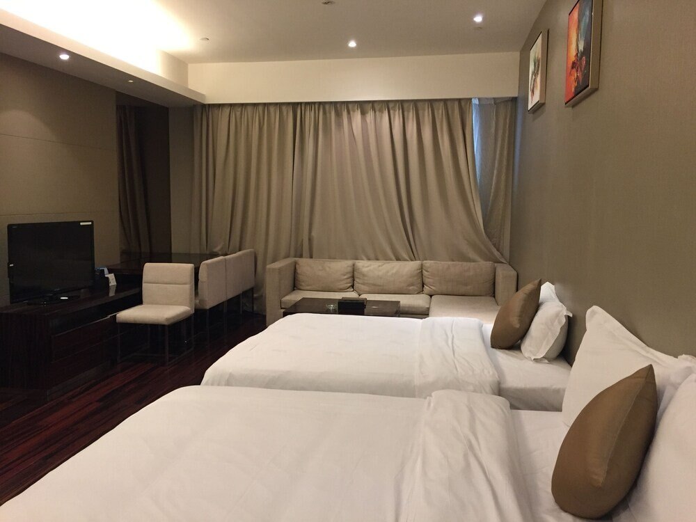 Silin Residence Poly World Trading Center Room Type - Deluxe Suite