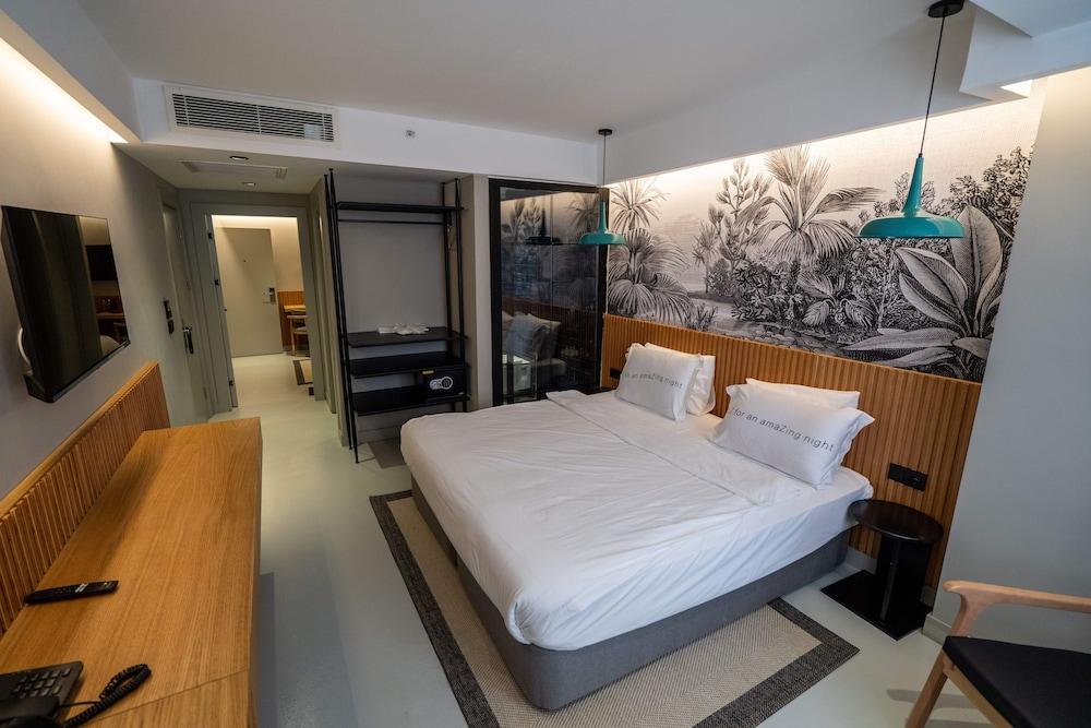 Zimmer Bosphorus Hotel Room Type - Family Room, 2 Double Beds, Connecting Rooms