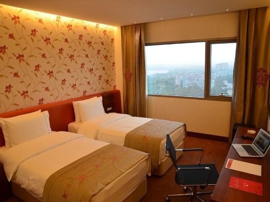 Ramada Hotel Suites By Wyndham Istanbul Atakoy Istanbul 1 3 1 2 6 4 1 Price Address Reviews