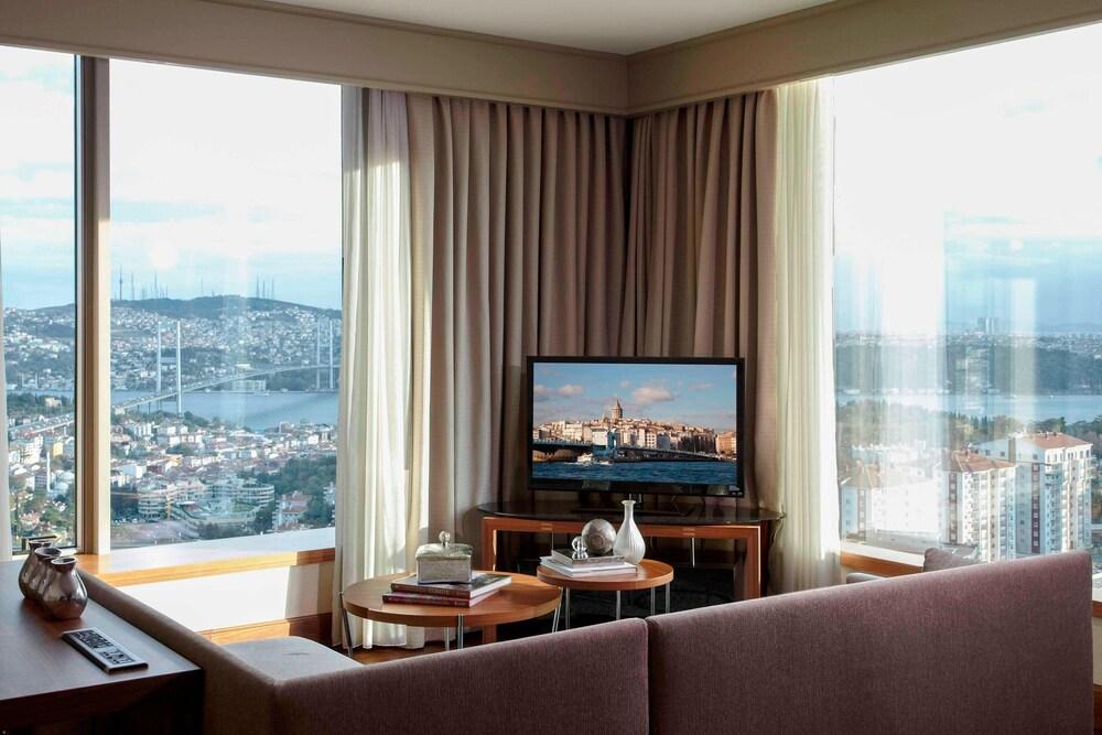 Renaissance Istanbul Polat Bosphorus Hotel by Marriott Room Type - Club Suite, 1 King Bed, Sea View (Corner)