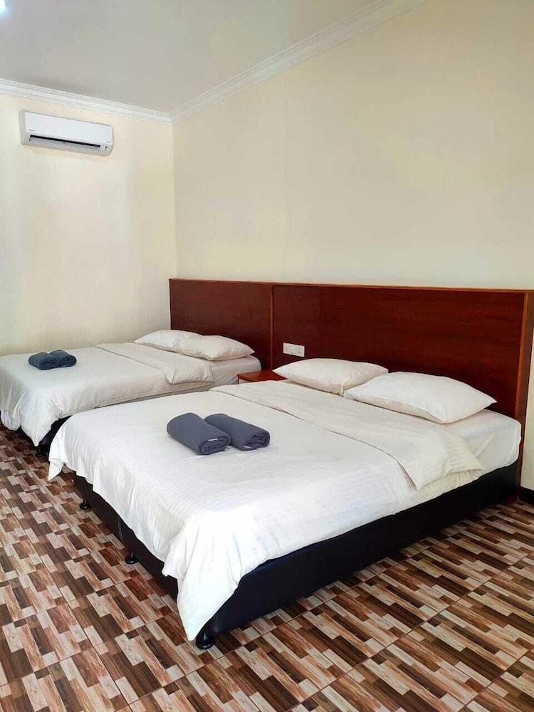 Landcons Hotel Room Type - Family Quadruple Room, 2 Queen Beds, Pool View
