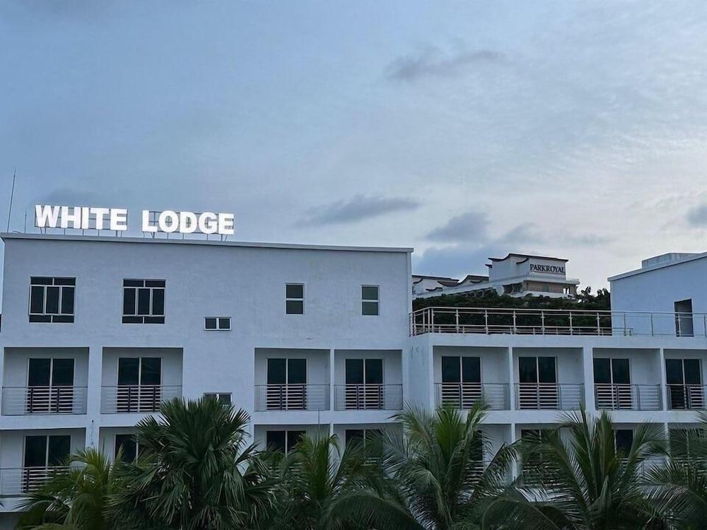 White Lodge - Tap to explore photos
