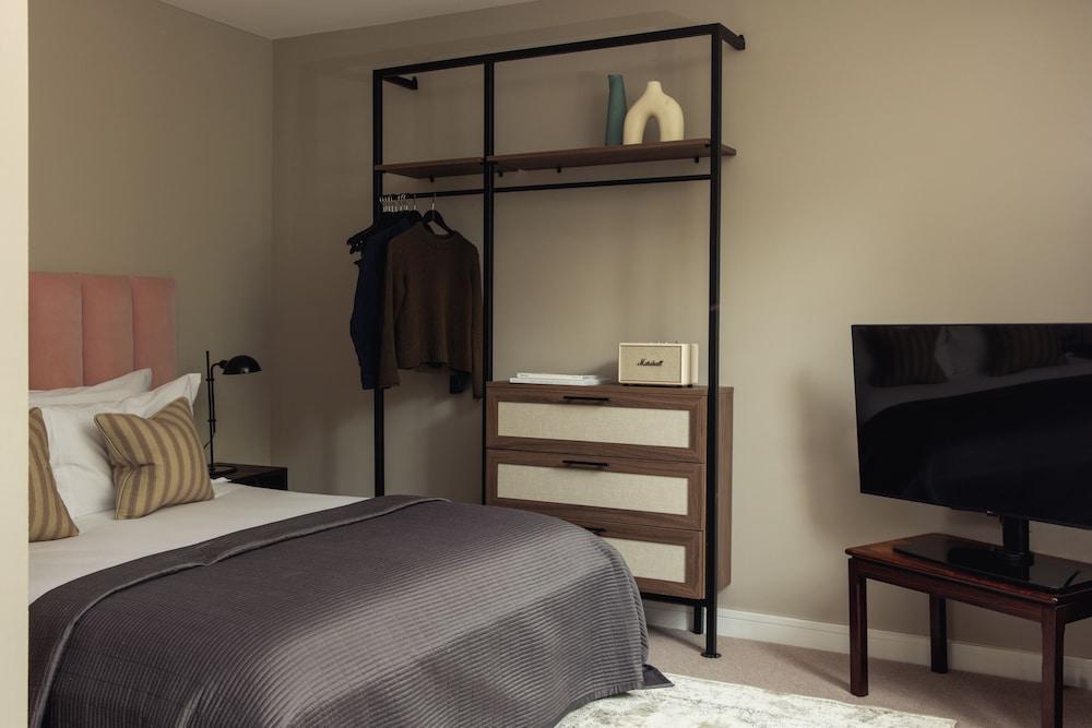 Native Hyde Park Room Type - Premium Studio