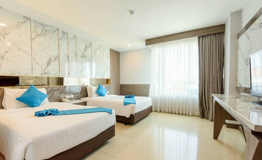 Crystal Palace Luxury Hotel Room Type - Superior Room