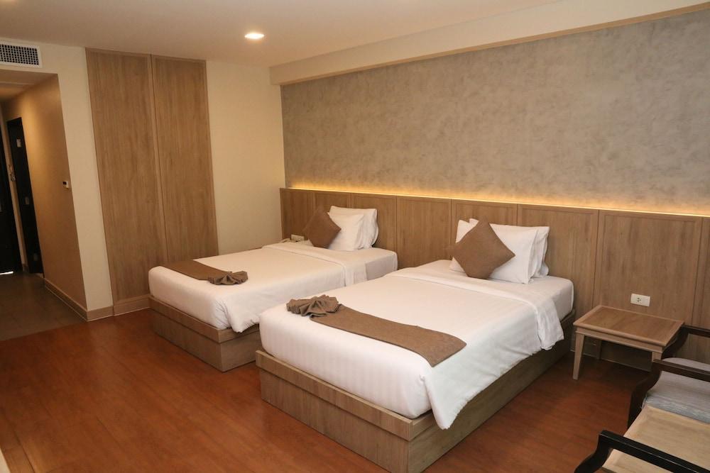 Crystal Palace Luxury Hotel Room Type - Deluxe Room (Pool View)