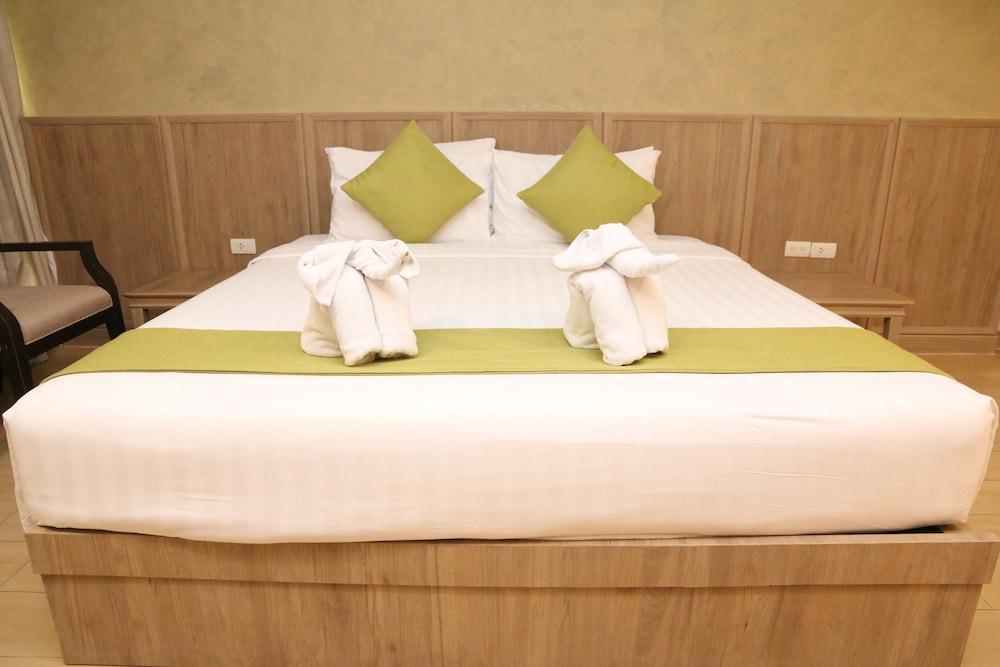Crystal Palace Luxury Hotel Room Type - Suite