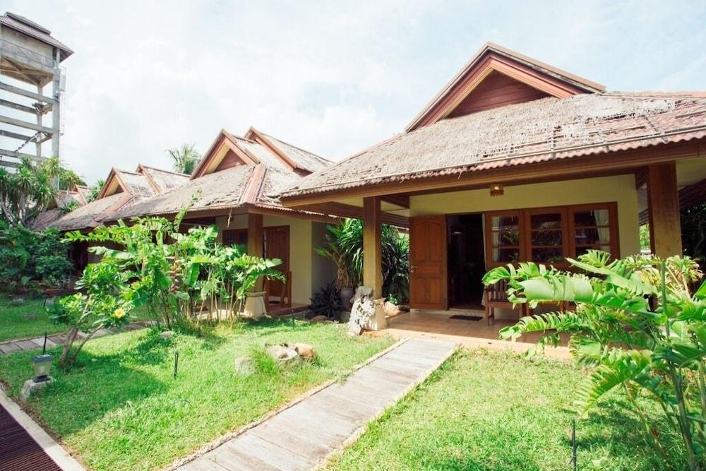 Aloha Resort Room Type - Superior Double Bungalow