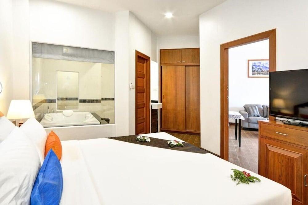 Aloha Resort Room Type - Deluxe Jacuzzi