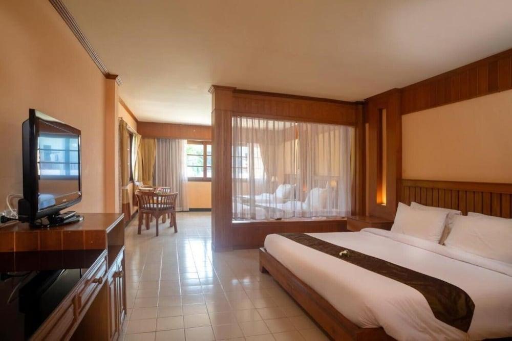 Aloha Resort Room Type - Family Superior Room