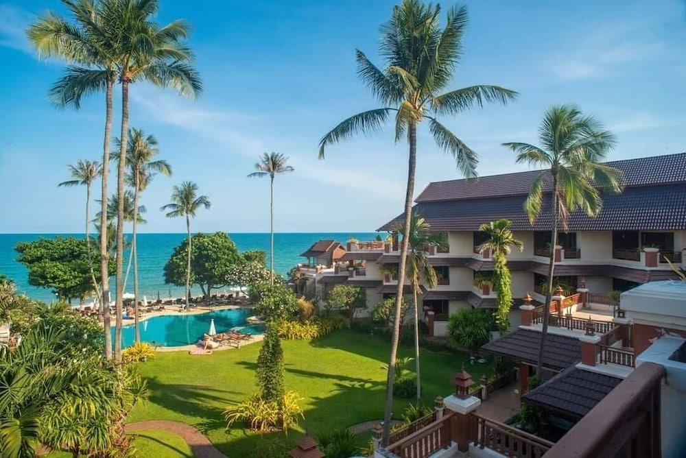 Aloha Resort - Tap to explore photos