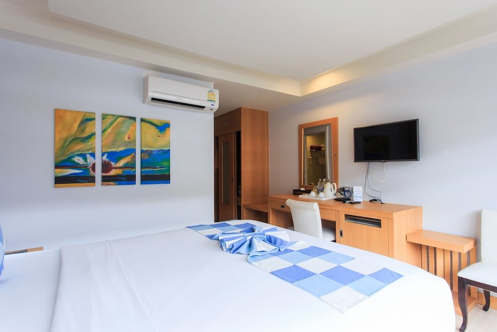 Chaweng Budget Hotel - Tap to explore photos