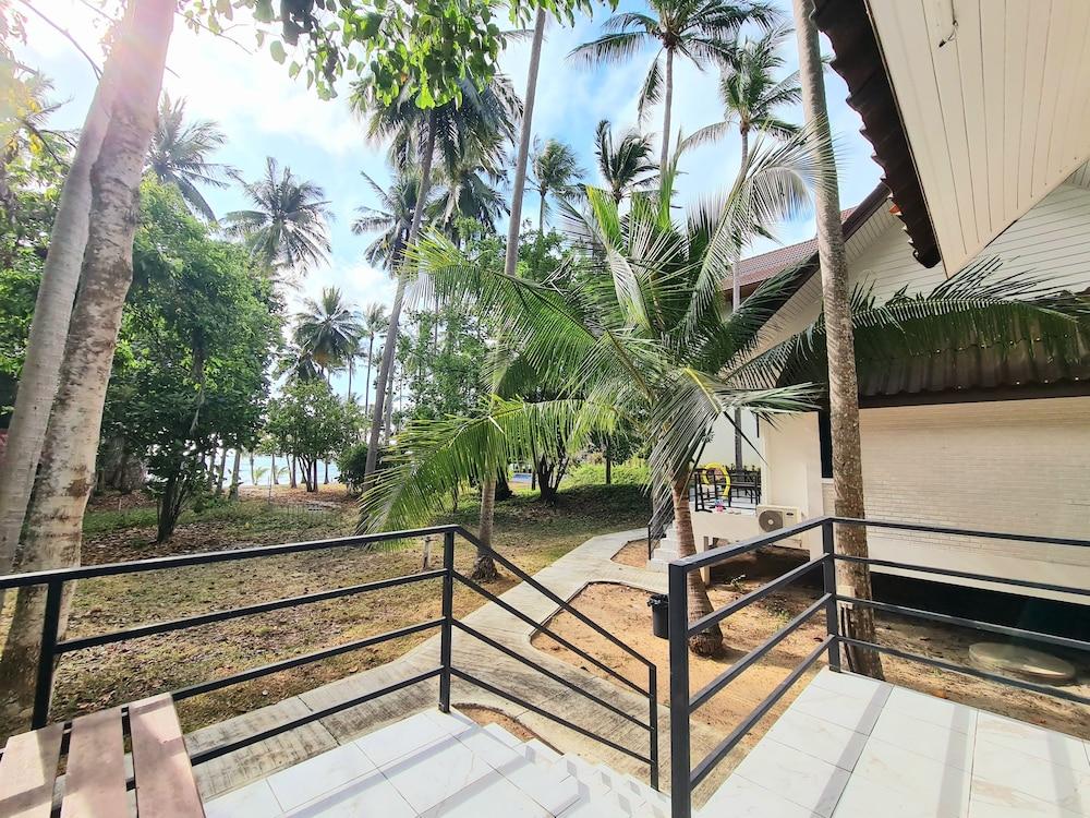 ASTROCOCO beach resort by Coconut Beach Room Type - Double Room