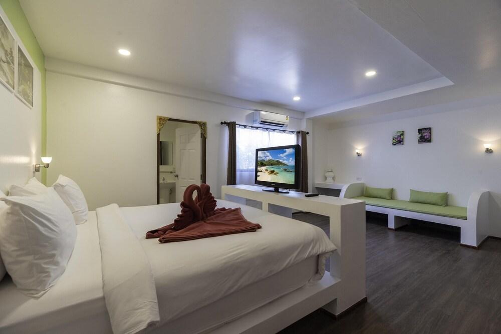 Crystal Bay Beach Resort Room Type - Family Triple Room