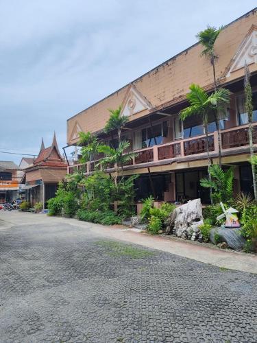 Grand Thai House Resort Lamai - Tap to explore photos