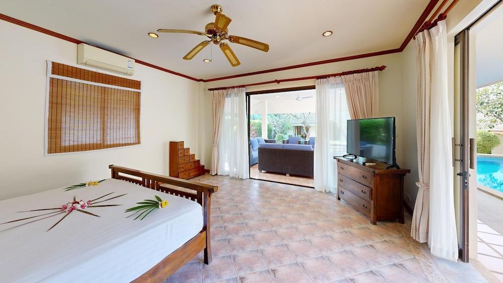 Idyllic Samui Beach Villa Resort Room Type - 5 bedroom grand villa Idyllic Samui Beach Villa Resort Room Type - 5 bedroom grand villa