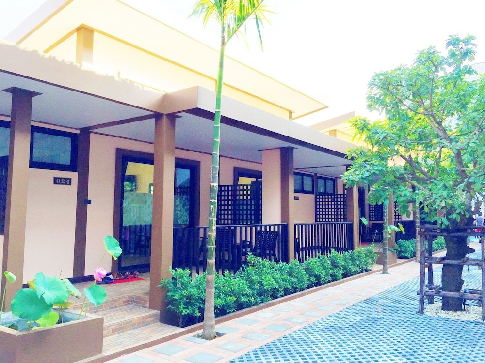 Lamai Inn 99 Bungalows - Tap to explore photos