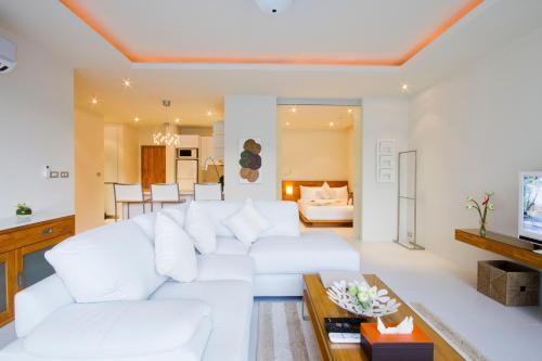 Chi Samui Resort - Tap to explore photos