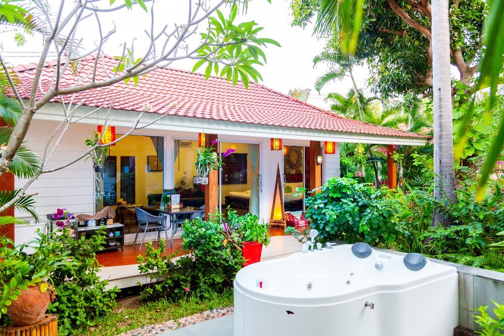 Paradise Island Estate Room Type - Royal Pool Suite Cottage