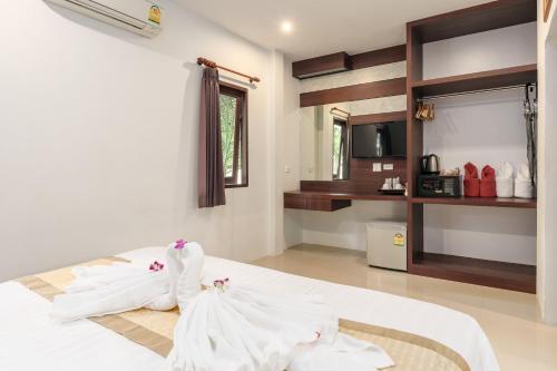 Promtsuk Buri Resort - Tap to explore photos