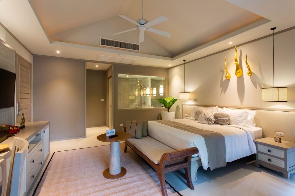 Rocky Room Type - Deluxe Pool View