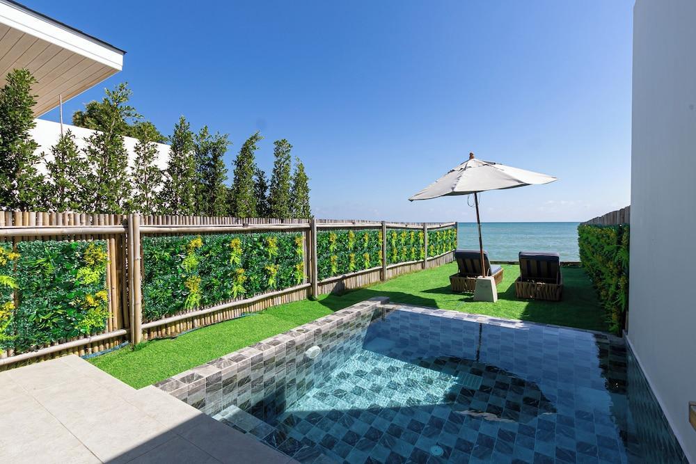 Three Trees Samui Resort - Sarocha Villa Room Type - Premium Room
