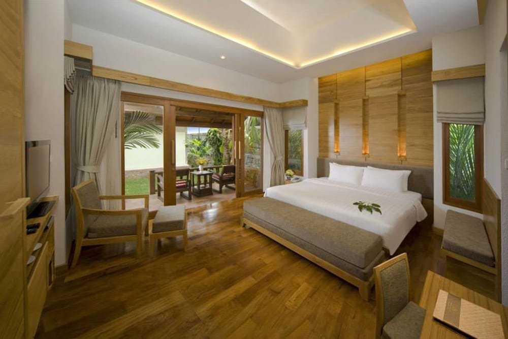Thai House Beach Resort - Tap to explore photos