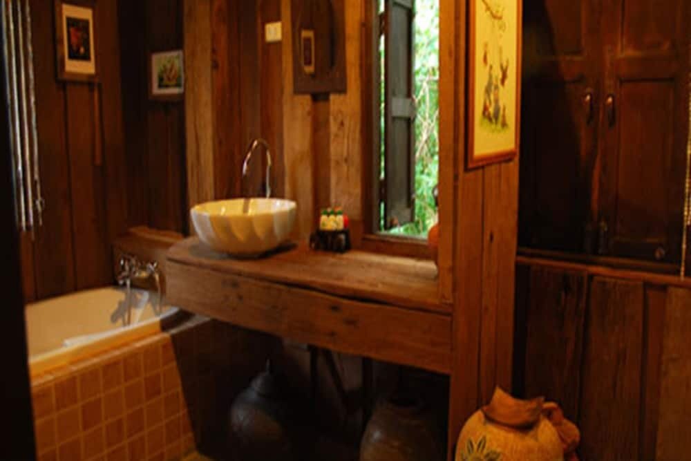 Varinda Garden Resort - Tap to explore photos