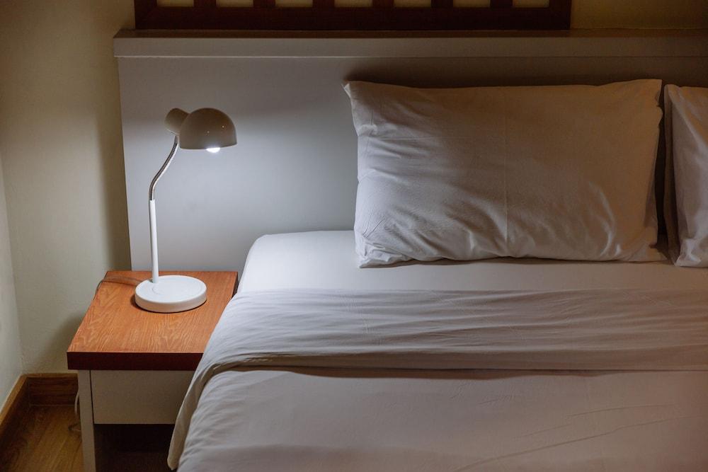 Siamaze Hostel Room Type - Deluxe Double Private Ensuite Room