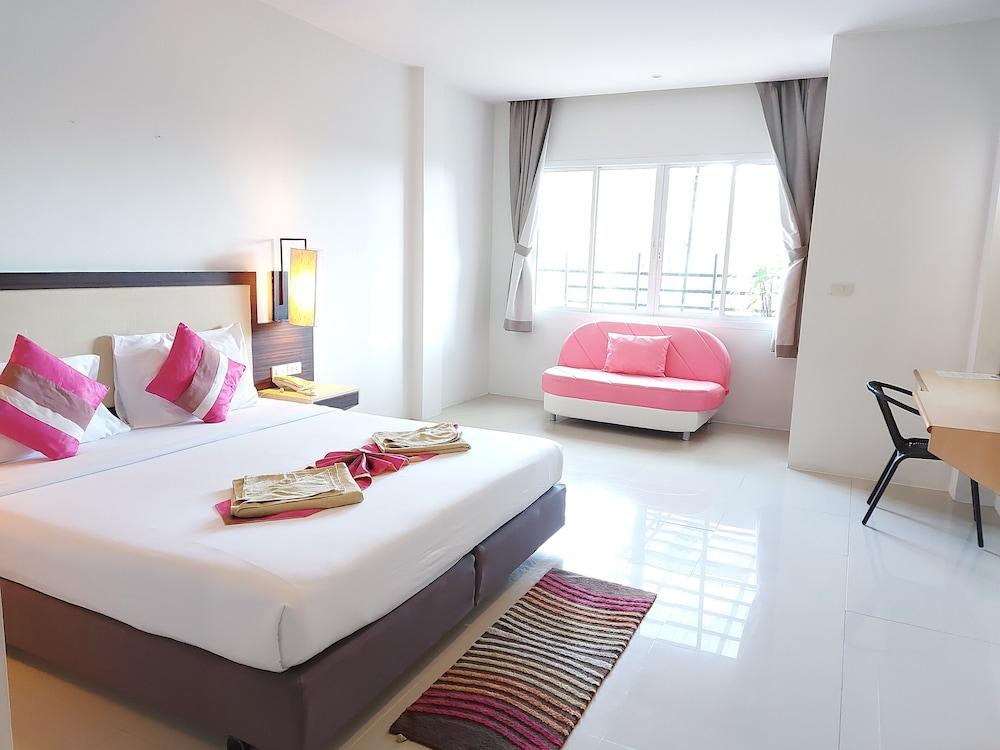 Am Surin Place Room Type - Deluxe Room (Pool Side) Am Surin Place Room Type - Deluxe Room (Pool Side)